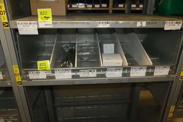 Konvolut Sanitär & Installation, Zubehör, divers Umfang: Fachinhalt, mit Kisten